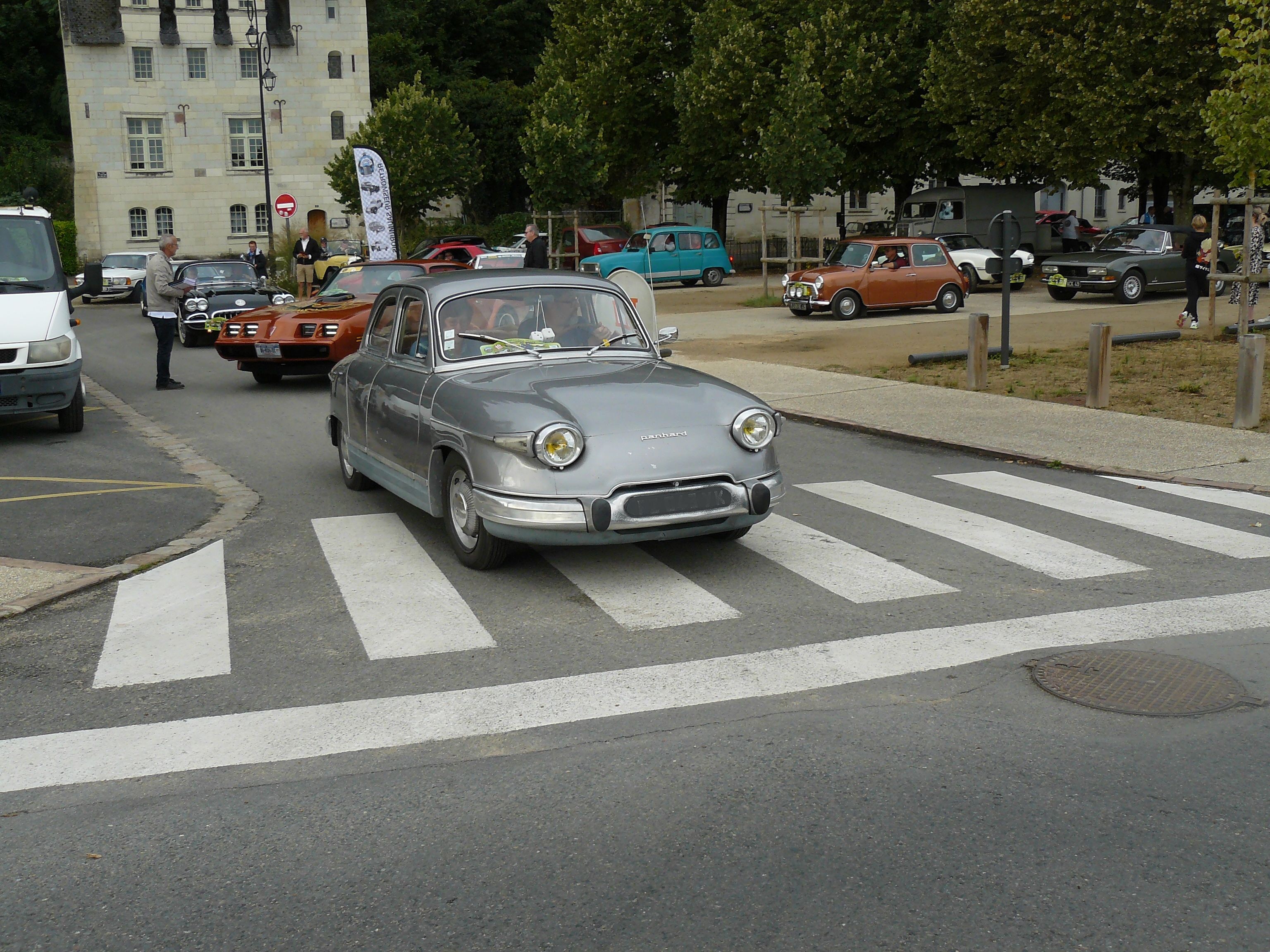 RETRO BALADE 2024 - 40ème anniversaire -Départ - Place des Ardilliers