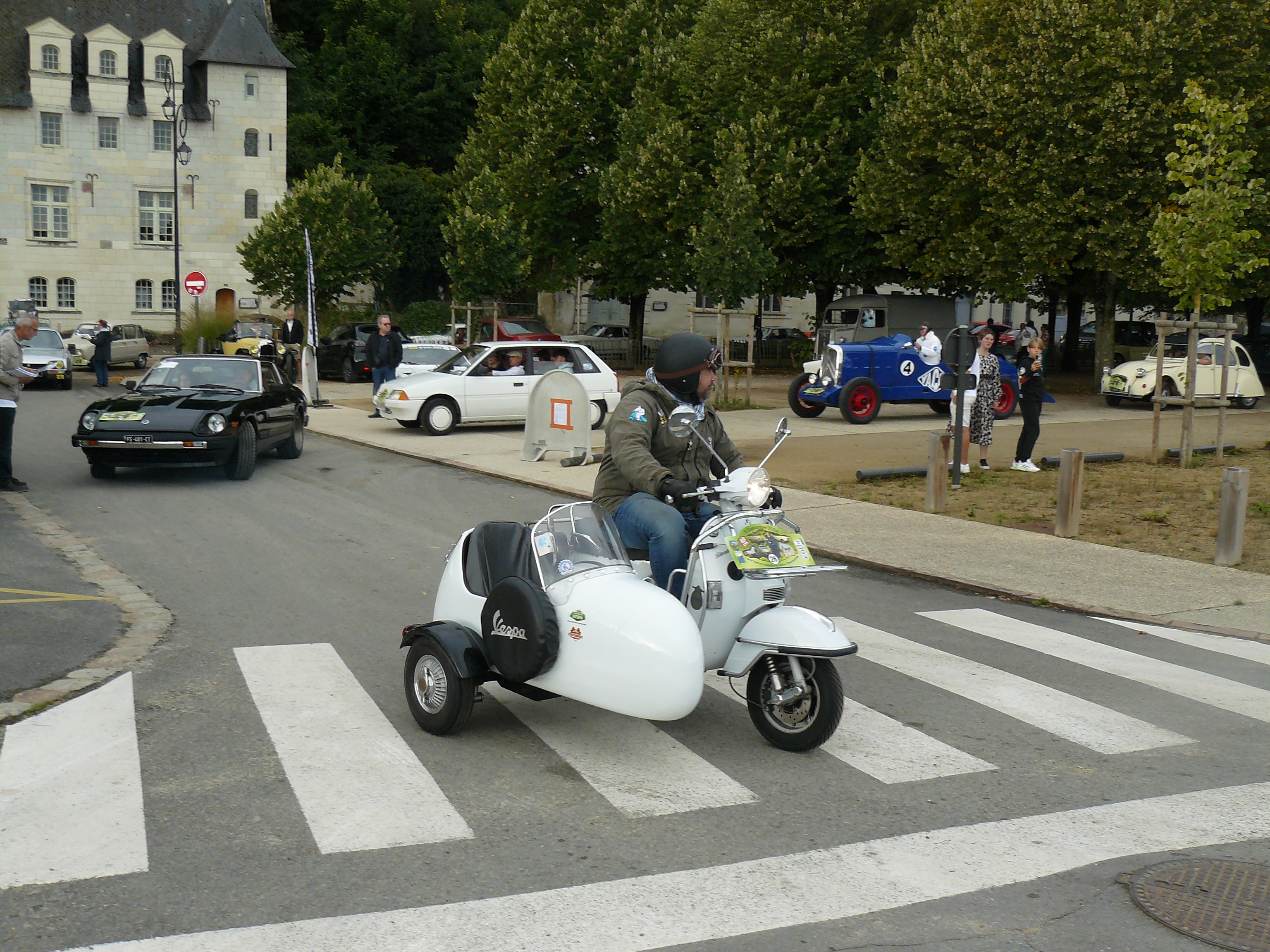 RETRO BALADE 2024 - 40ème anniversaire -Départ - Place des Ardilliers